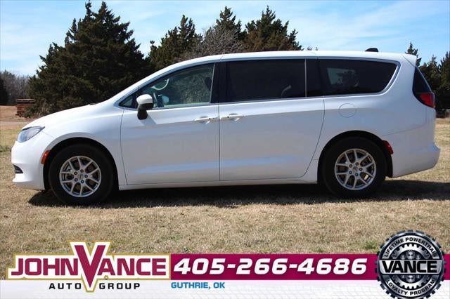 2023 Chrysler Voyager LX