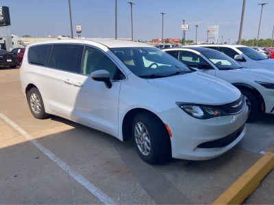 2022 Chrysler Voyager LX