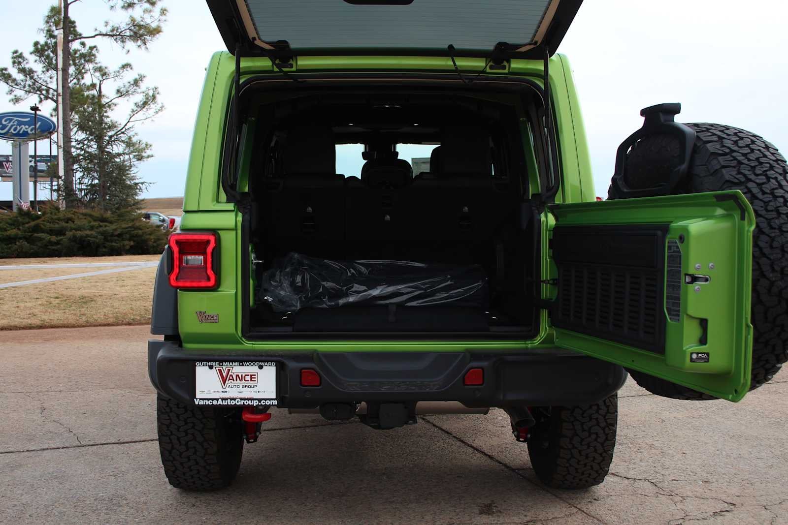 2025 Jeep Wrangler 4-Door Rubicon - Photo 11