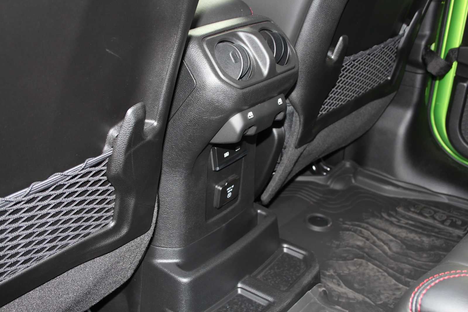 2025 Jeep Wrangler 4-Door Rubicon - Photo 26