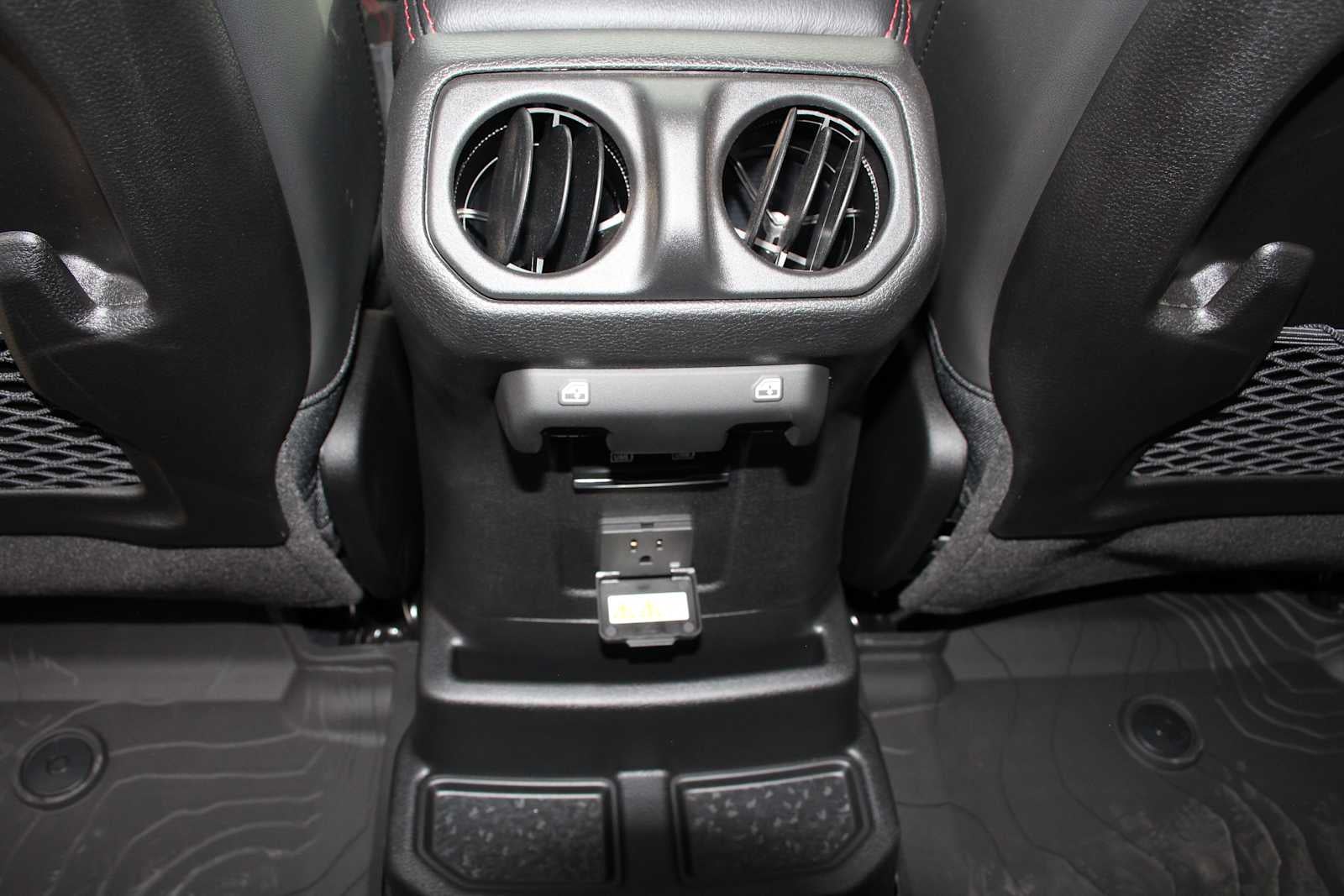 2025 Jeep Wrangler 4-Door Rubicon - Photo 31