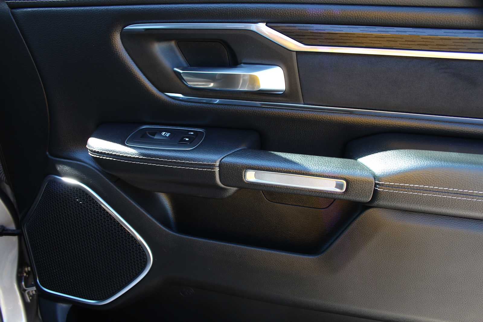 2024 RAM Ram 1500 Pickup Laramie - Photo 17