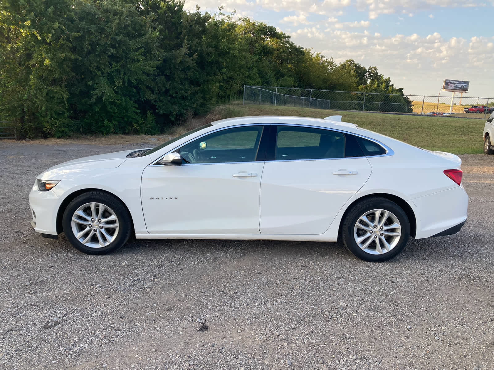 Used 2018 Chevrolet Malibu 1LT with VIN 1G1ZD5ST4JF138180 for sale in Guthrie, OK