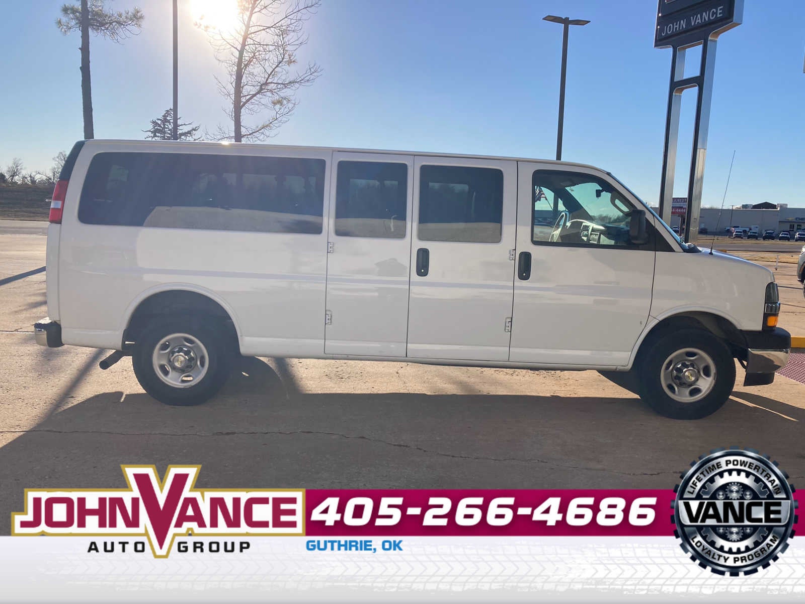 2024 Chevrolet Express Passenger 3500 1LT