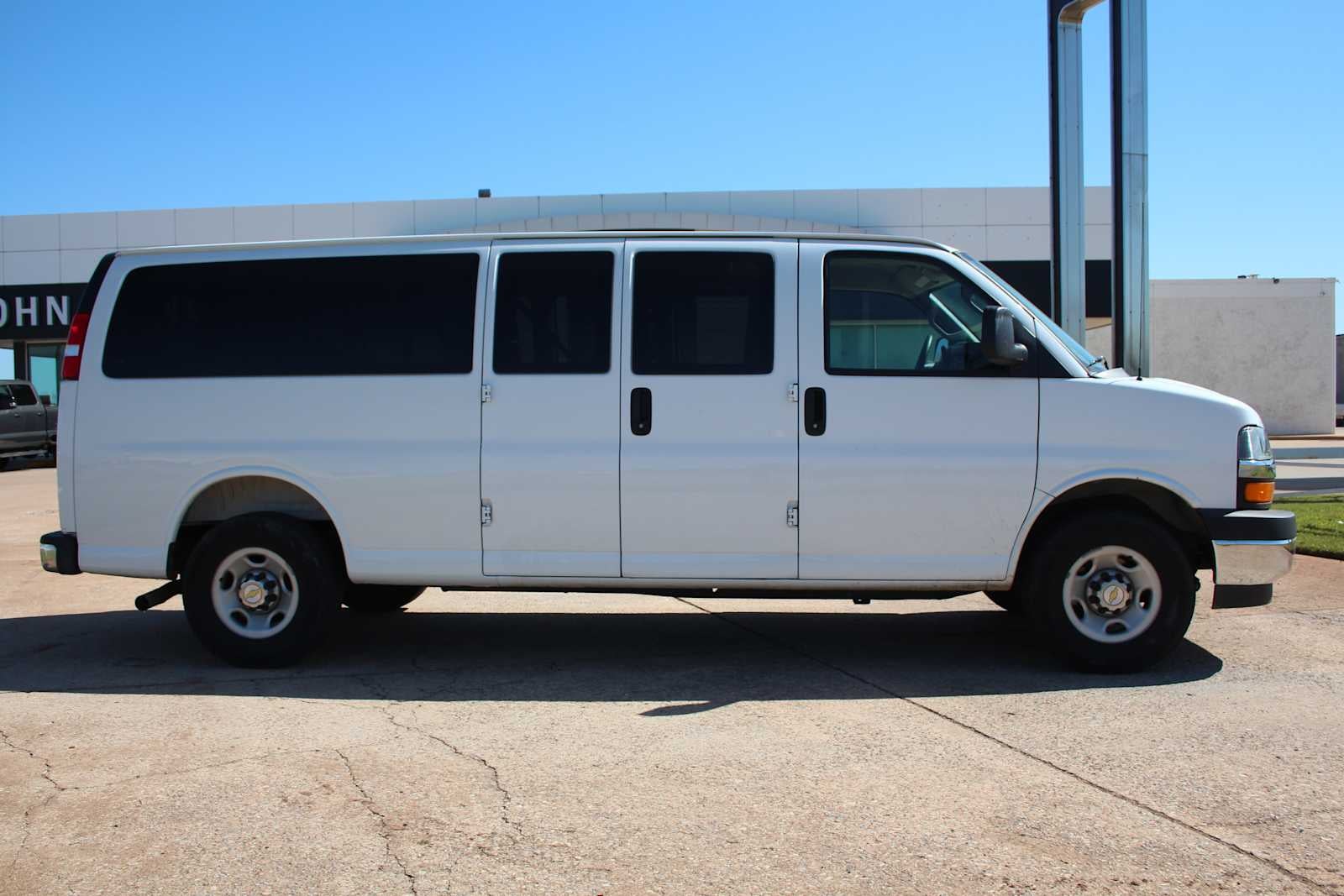 2025 Chevrolet Express Passenger 1LT