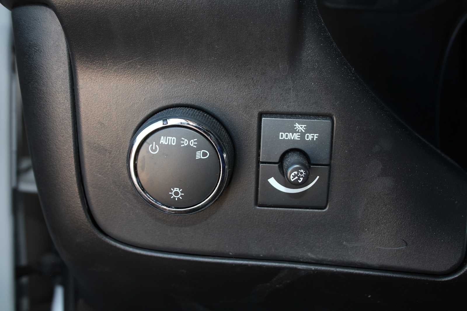 2025 Chevrolet Express Passenger 1LT