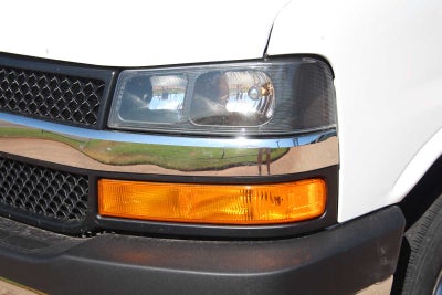 2025 Chevrolet Express Passenger 1LT