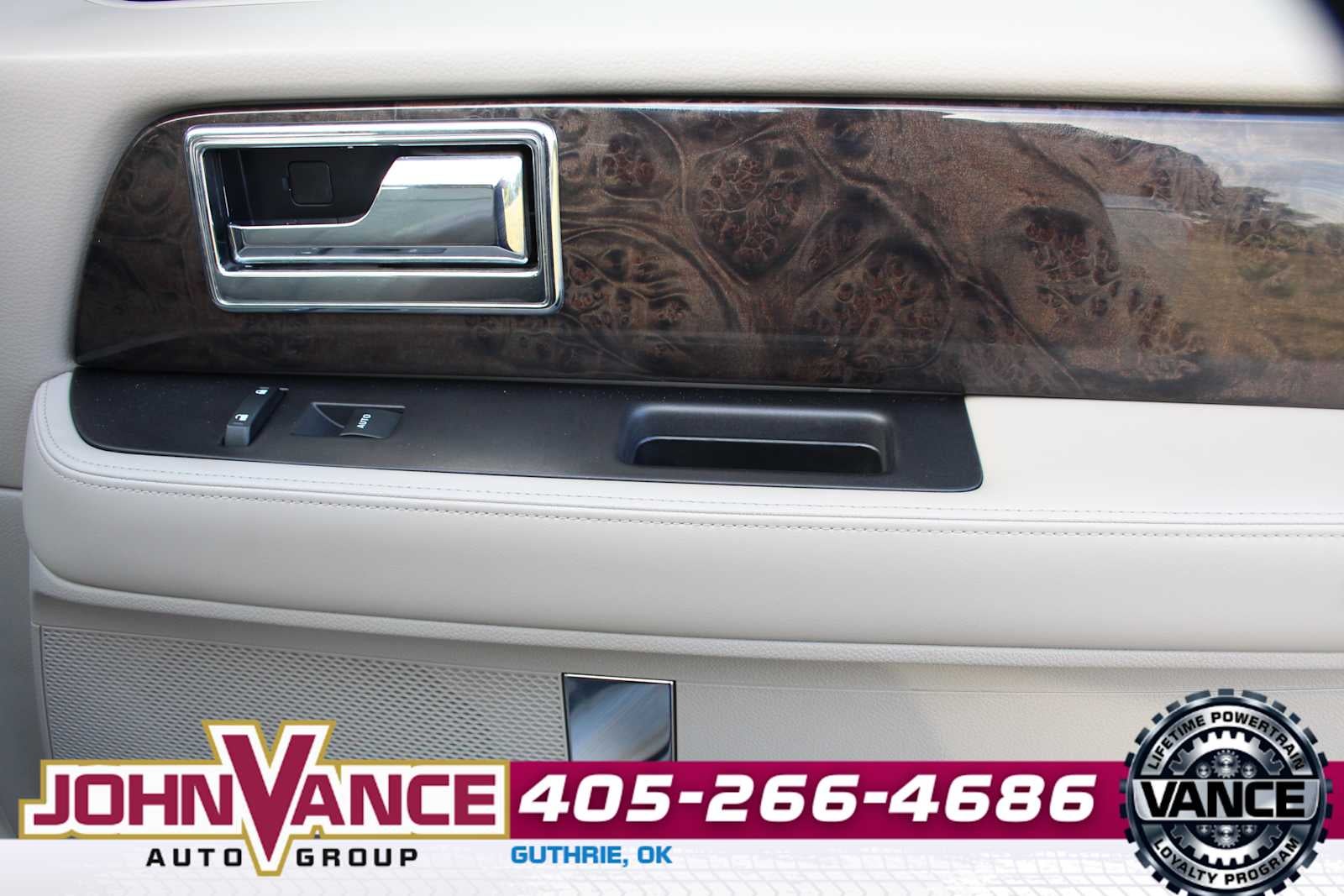 2015 Lincoln Navigator Base