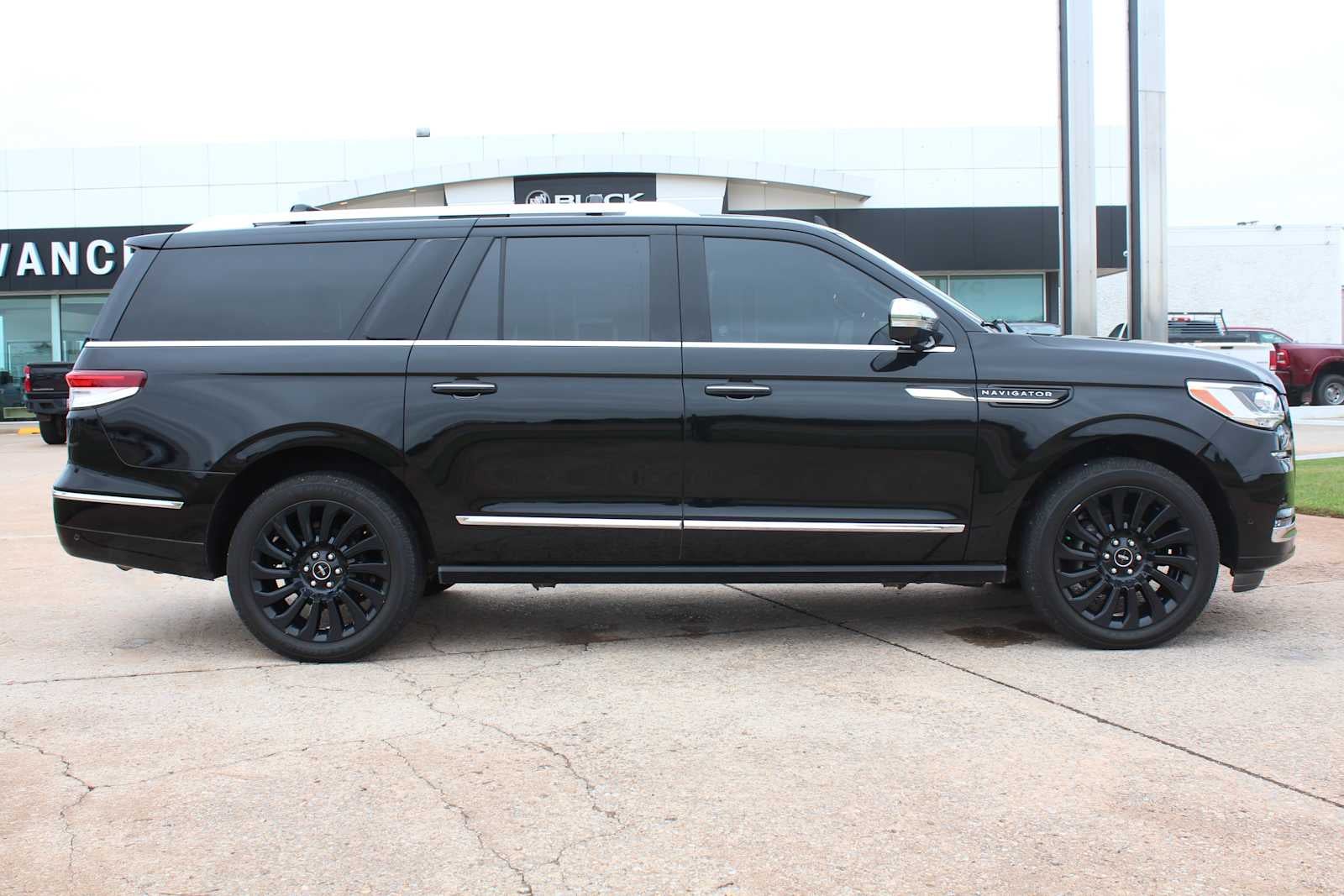 2022 Lincoln Navigator L Black Label