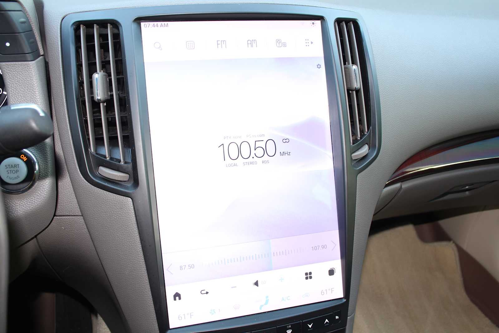 2014 INFINITI Q60 Convertible Base