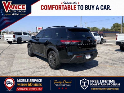 2024 Nissan Pathfinder SV