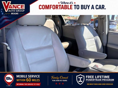 2017 Toyota Sienna XLE Auto Access Seat