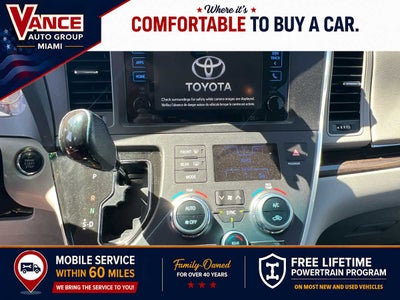 2017 Toyota Sienna XLE Auto Access Seat
