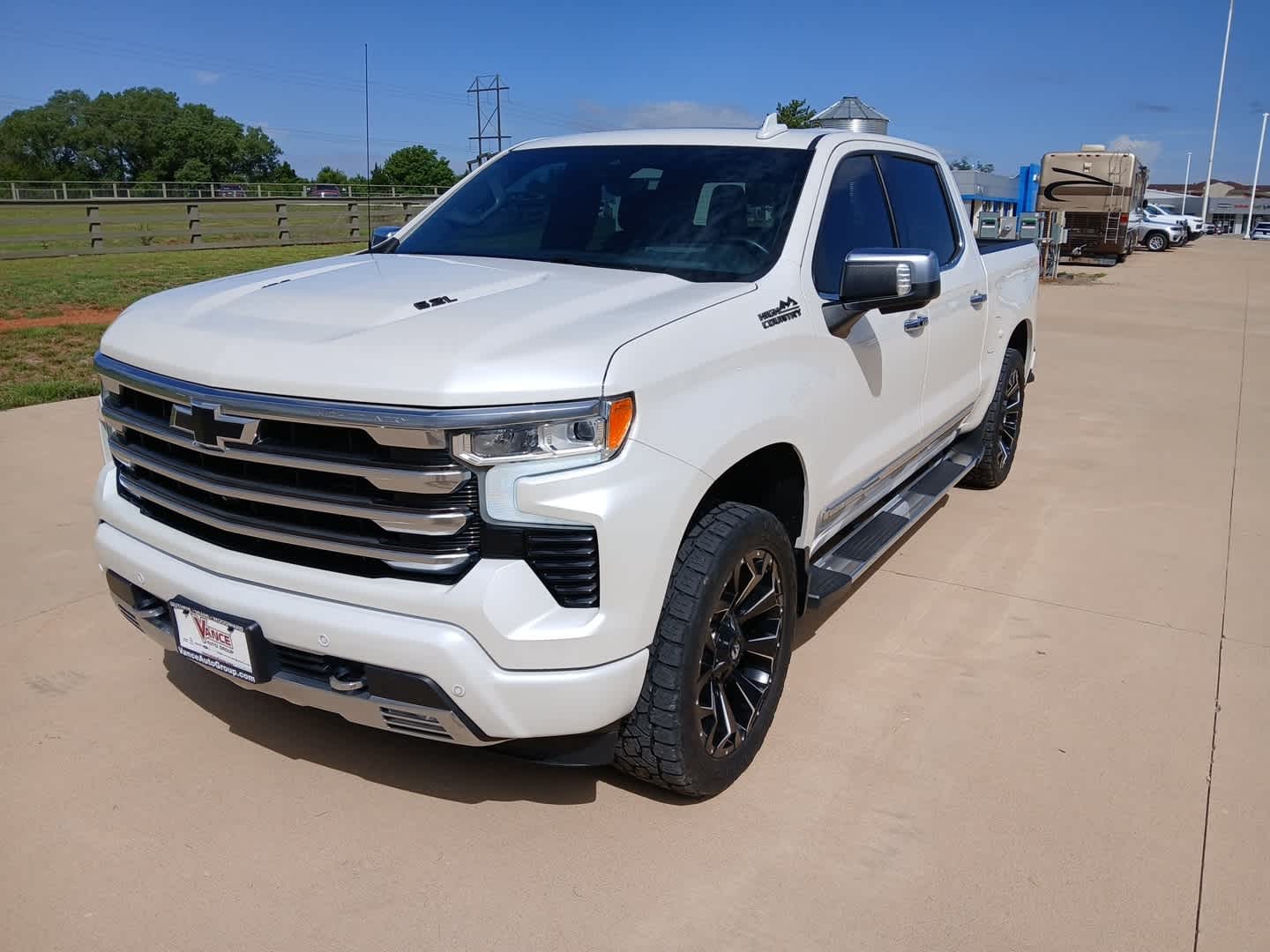 2023 Chevrolet Silverado 1500 4WD Crew Cab Short Bed High Country