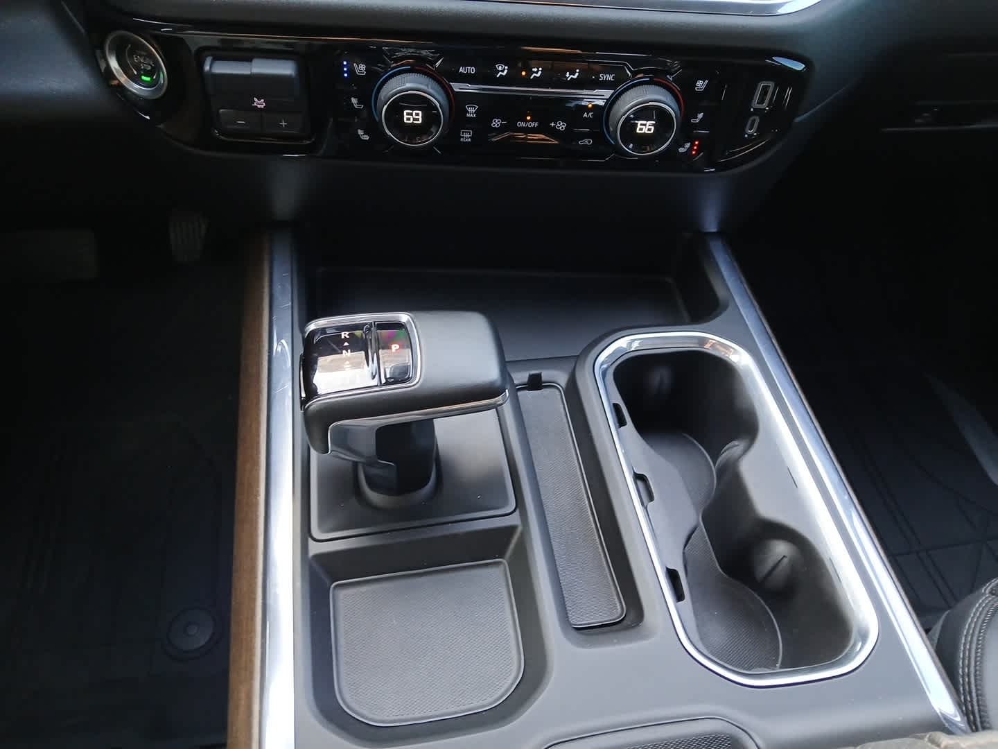 2023 Chevrolet Silverado 1500 4WD Crew Cab Short Bed High Country