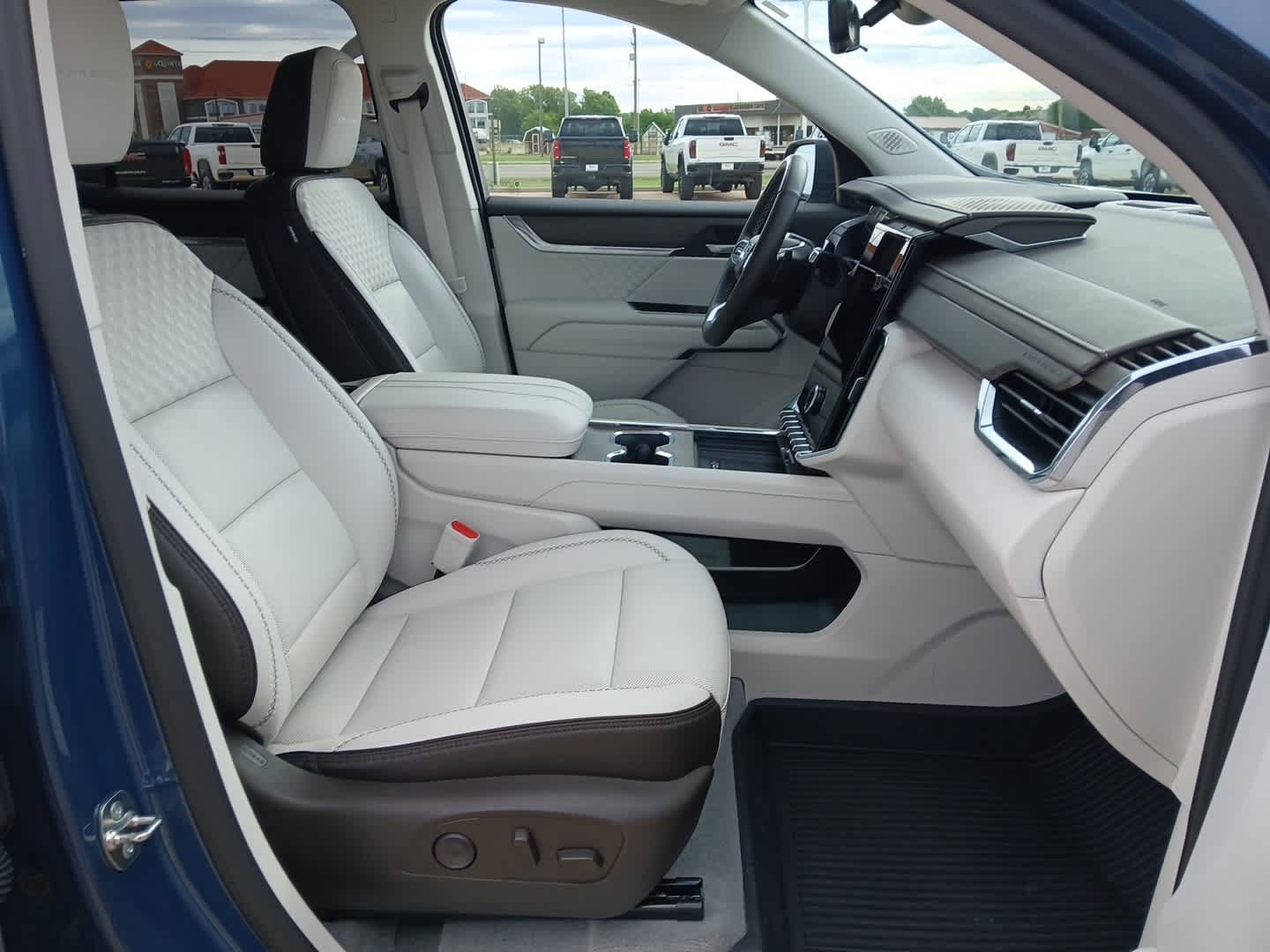 2026 GMC Acadia Denali AWD