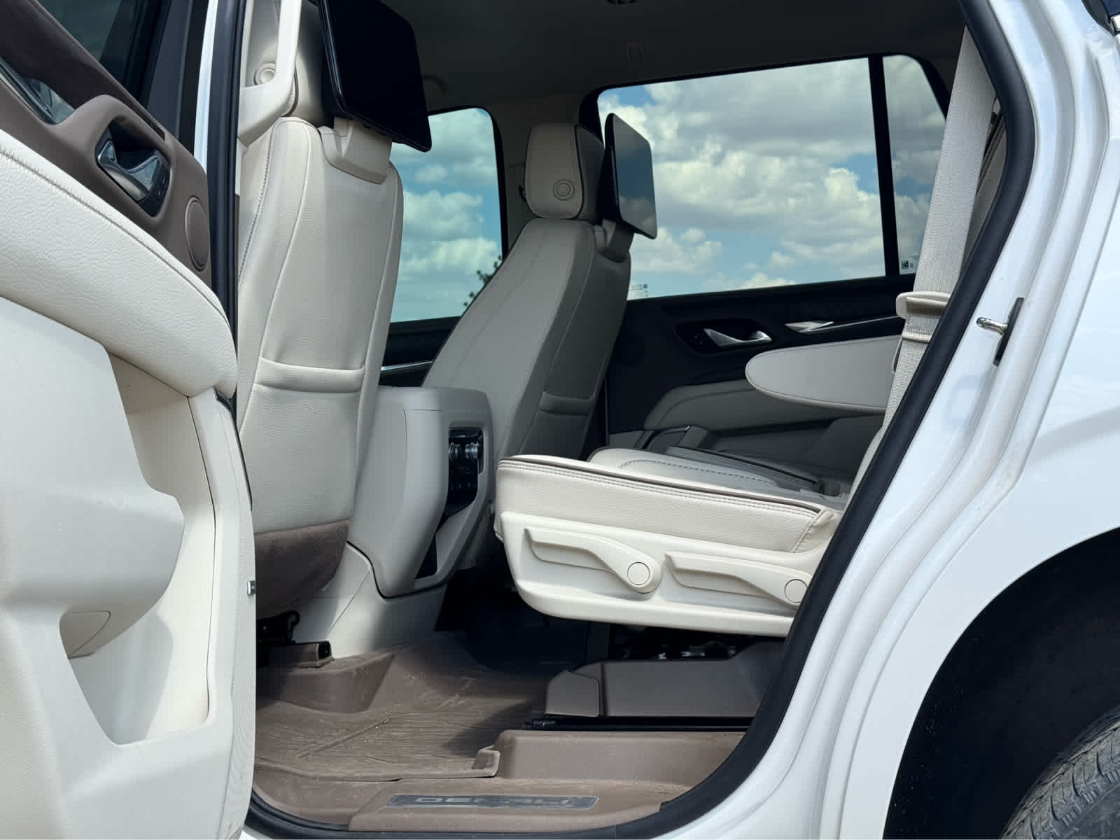 2024 GMC Yukon 4WD Denali