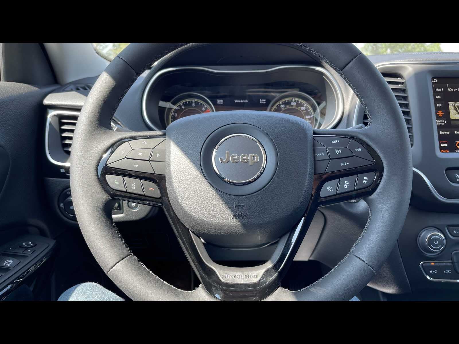 2023 Jeep Cherokee Altitude Lux