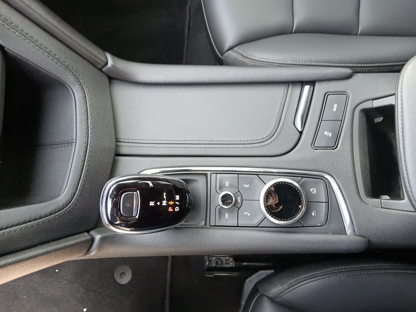 2025 Cadillac XT6 Luxury