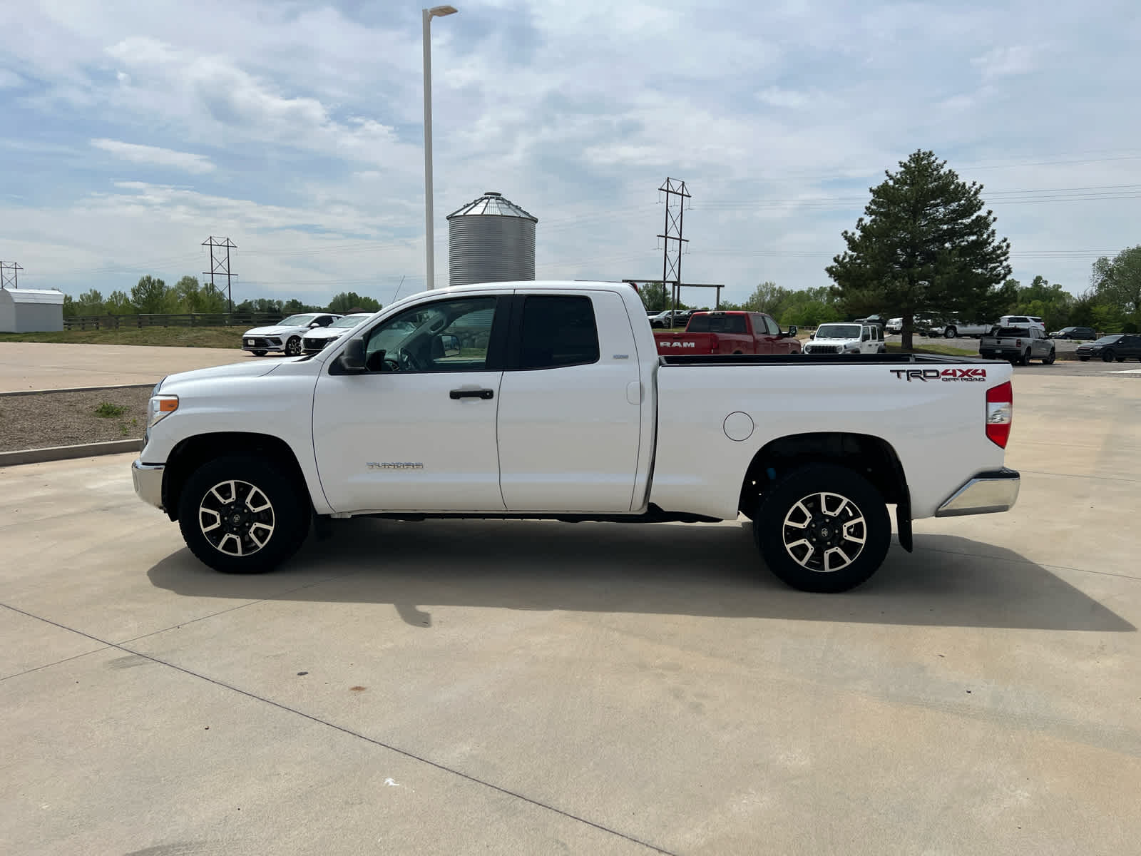 2016 Toyota Tundra 4WD Truck SR